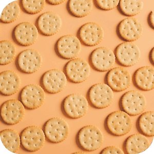 yeast extract enhances taste in savoury crackers